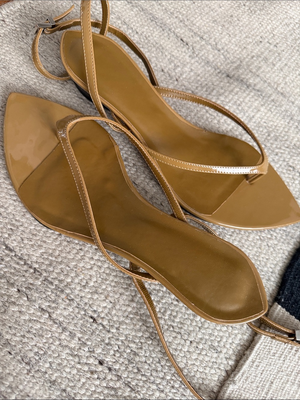 Minimalist Strappy Women’s Sandals in Tan